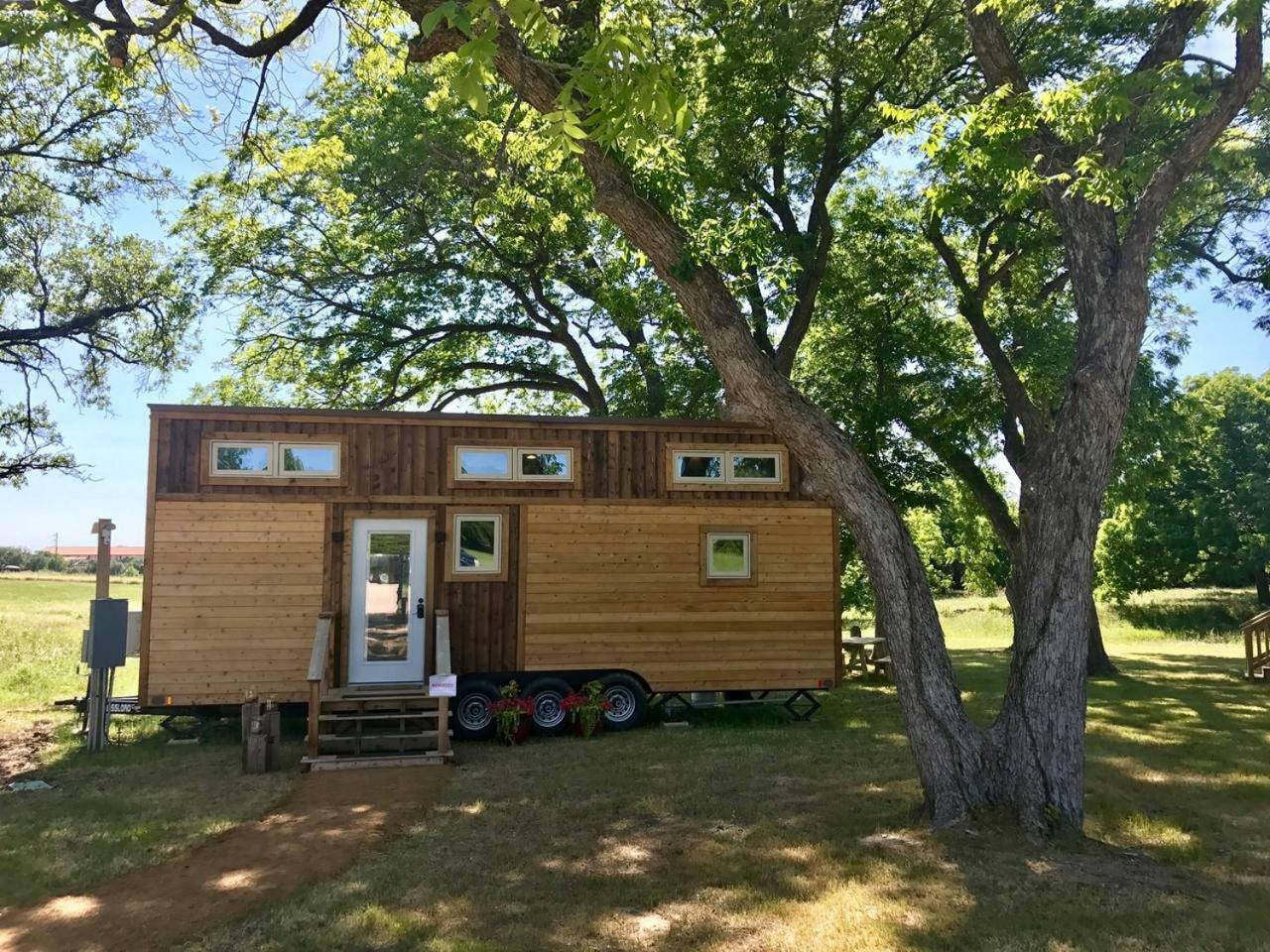 Villa Elegant Tiny House in WacoâNear Magnolia Extérieur photo