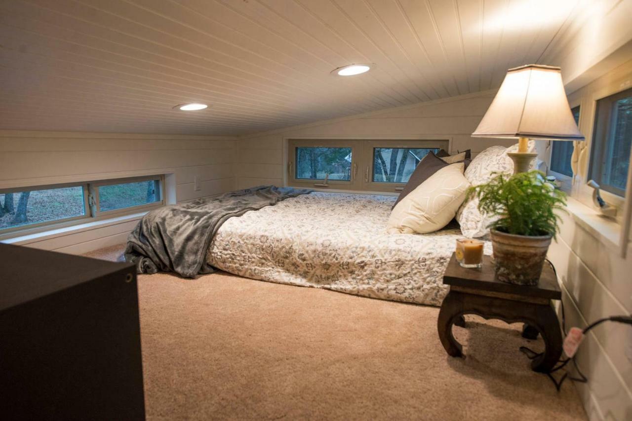 Villa Elegant Tiny House in WacoâNear Magnolia Extérieur photo