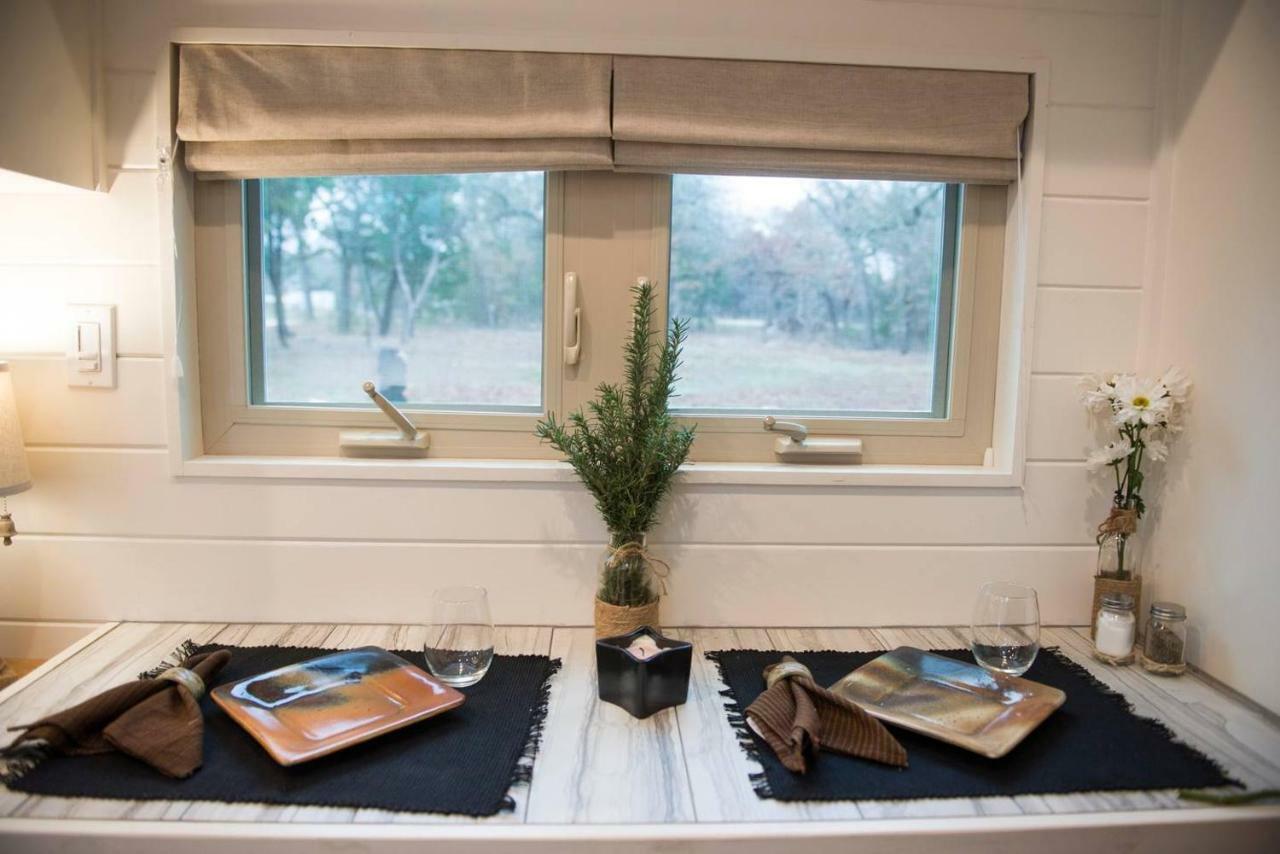Villa Elegant Tiny House in WacoâNear Magnolia Extérieur photo