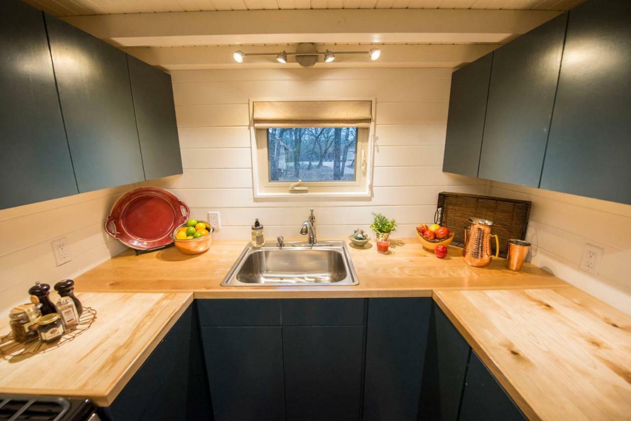 Villa Elegant Tiny House in WacoâNear Magnolia Extérieur photo